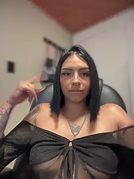 Snapshot of Hilary_pinkk chatting on 16, 12, 2025 Hilary pinkk online show from 16, 12, 2025