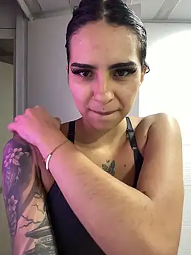 Snapshot of Hilary_pinkk chatting on 6, 1, 2026 Hilary pinkk online show from 6, 1, 2026