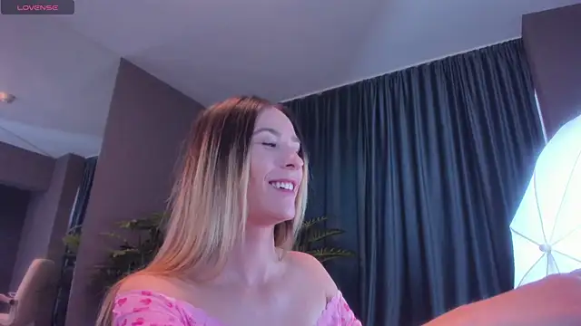 Snapshot of LaurynCopper chatting on 20, 2, 2026 LaurynCopper online show from 20, 2, 2026