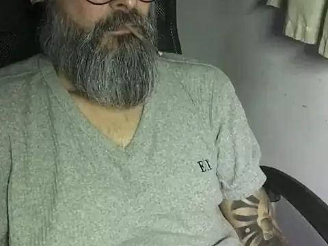 Snapshot of cabine103 chatting on 8, 11, 2025 cabine103 online show from 8, 11, 2025