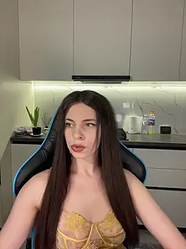 Snapshot of CurlyLara chatting on 6, 4, 2026 CurlyLara online show from 6, 4, 2026