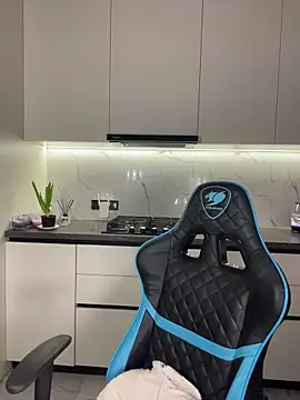 Snapshot of CurlyLara chatting on 7, 4, 2026 CurlyLara online show from 7, 4, 2026