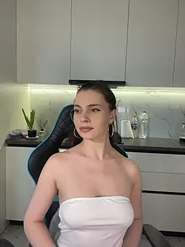 Snapshot of CurlyLara chatting on 9, 4, 2026 CurlyLara online show from 9, 4, 2026