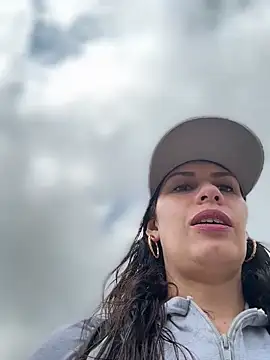 Snapshot of Alysson-- chatting on 14, 4, 2026 Alysson-- online show from 14, 4, 2026