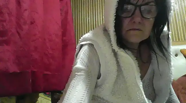 Snapshot of AlanaLaDream chatting on 8, 2, 2025 AlanaLaDream online show from 8, 2, 2025