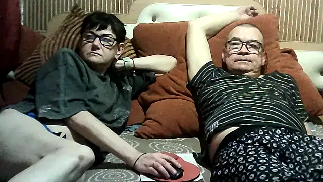 Snapshot of AlanaLaDream chatting on 4, 10, 2025 AlanaLaDream online show from 4, 10, 2025