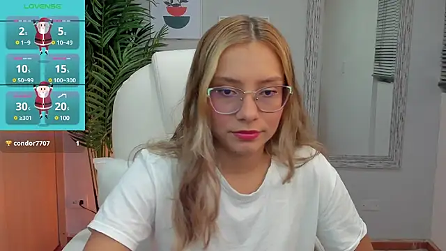 Snapshot of Mia_Sanchez01 chatting on 14, 12, 2024 Mia Sanchez01 online show from 14, 12, 2024