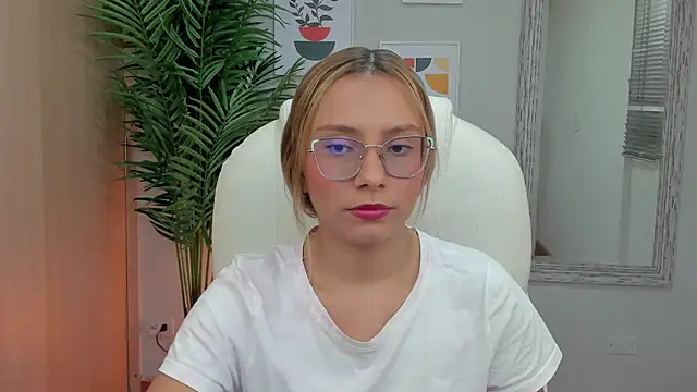 Snapshot of Mia_Sanchez01 chatting on 21, 12, 2024 Mia Sanchez01 online show from 21, 12, 2024