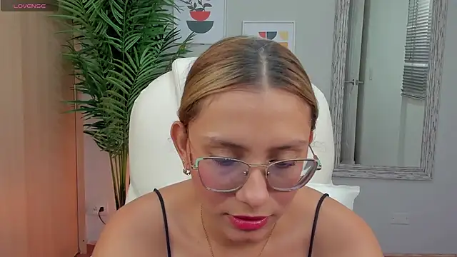 Snapshot of Mia_Sanchez01 chatting on 30, 12, 2024 Mia Sanchez01 online show from 30, 12, 2024