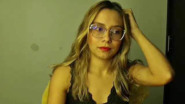 Snapshot of Mia_Sanchez01 chatting on 28, 1, 2025 Mia Sanchez01 online show from 28, 1, 2025