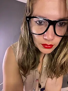 Snapshot of gwen_ashly chatting on 6, 4, 2026 gwen ashly online show from 6, 4, 2026