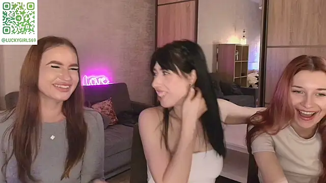 Snapshot of KeithTown chatting on 9, 10, 2025 KeithTown online show from 9, 10, 2025