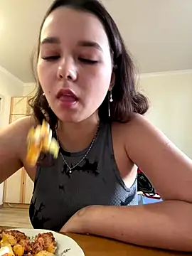 PoppyRobinson online show from 8, 12, 2024