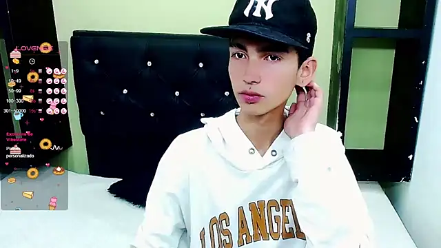 Snapshot of ttimy_x_boy chatting on 24, 12, 2024 ttimy x boy online show from 24, 12, 2024