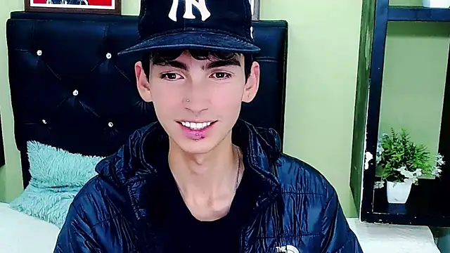 Snapshot of ttimy_x_boy chatting on 7, 1, 2025 ttimy x boy online show from 7, 1, 2025