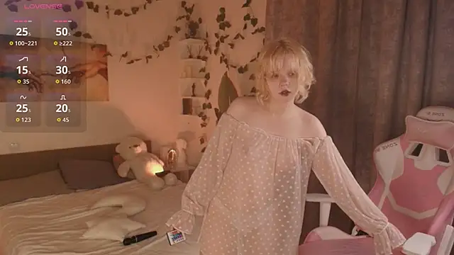 Snapshot of Emily_relish chatting on 1, 12, 2025 Emily relish online show from 1, 12, 2025