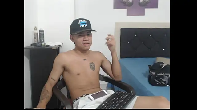 Snapshot of logannth chatting on 13, 10, 2025 logannth online show from 13, 10, 2025