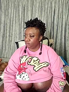 Snapshot of ThickianaRider chatting on 9, 4, 2026 ThickianaRider online show from 9, 4, 2026