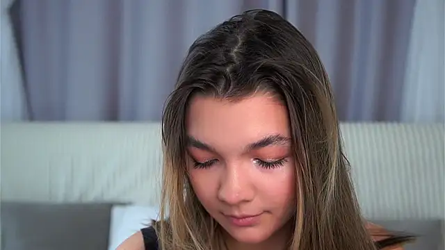 VeronaAppleberry online show from 9, 10, 2025