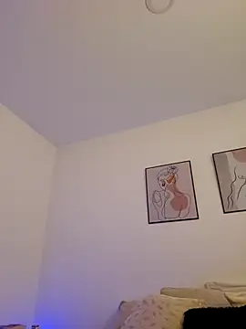 VictoriaEvaans  online show from 13, 9, 2025