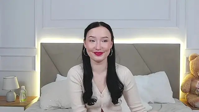 LeilaLow online show from 17, 12, 2024