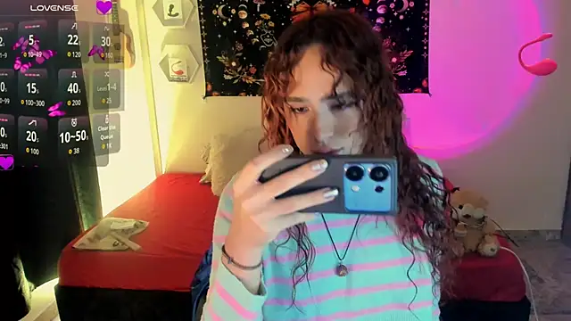 Snapshot of sophieMarshall01 chatting on 16, 9, 2025 sophieMarshall01 online show from 16, 9, 2025