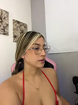 Snapshot of Issabela_G1 chatting on 5, 4, 2026 Issabela G1 online show from 5, 4, 2026