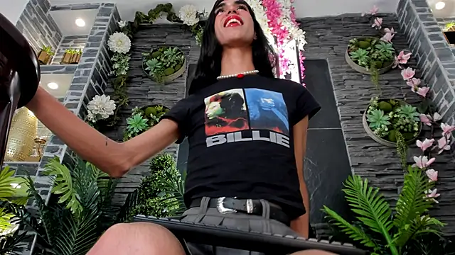 Eva Coluccy online show from 3, 1, 2025