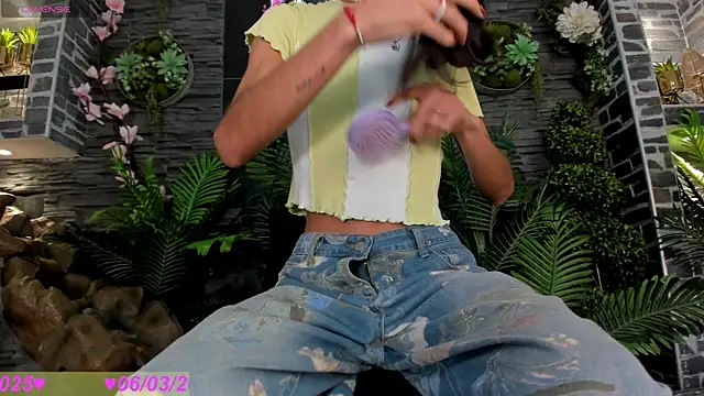 Eva Coluccy online show from 6, 3, 2025