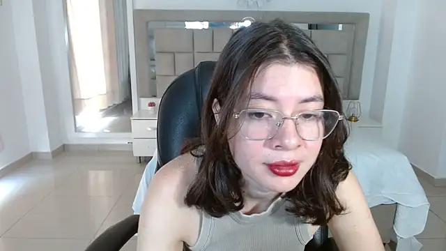 zoecruzz online show from 9, 10, 2025