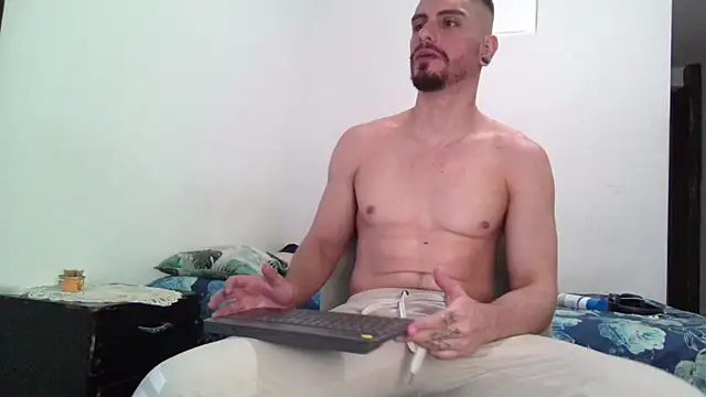 Snapshot of Aaron_kwok28 chatting on 6, 12, 2024 Aaron kwok28 online show from 6, 12, 2024