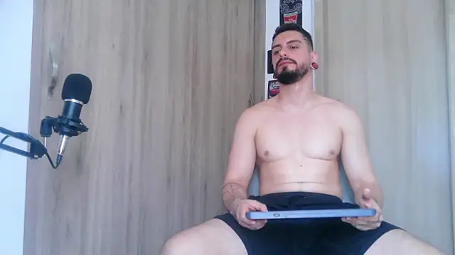 Snapshot of Aaron_kwok28 chatting on 30, 10, 2025 Aaron kwok28 online show from 30, 10, 2025