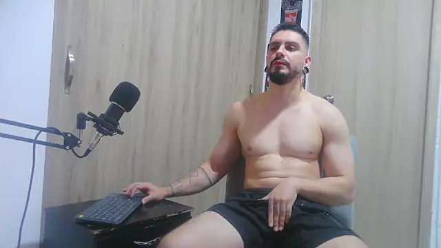 Snapshot of Aaron_kwok28 chatting on 23, 11, 2025 Aaron kwok28 online show from 23, 11, 2025