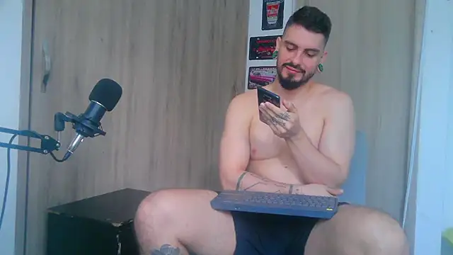 Snapshot of Aaron_kwok28 chatting on 23, 11, 2025 Aaron kwok28 online show from 23, 11, 2025