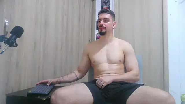 Snapshot of Aaron_kwok28 chatting on 2, 12, 2025 Aaron kwok28 online show from 2, 12, 2025