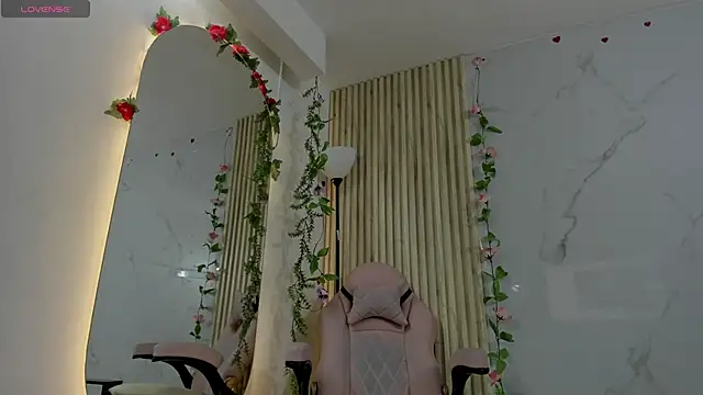 Snapshot of Aria_montgomeri chatting on 19, 12, 2025 Aria montgomeri online show from 19, 12, 2025