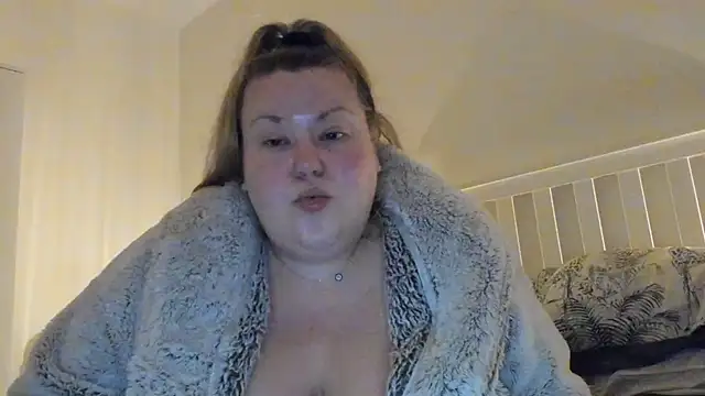Snapshot of Busty-BBW-Emilie chatting on 3, 3, 2025 Busty-BBW-Emilie online show from 3, 3, 2025