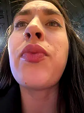 Holly Play online show from 4, 12, 2024