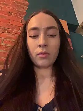 Holly Play online show from 9, 5, 2026