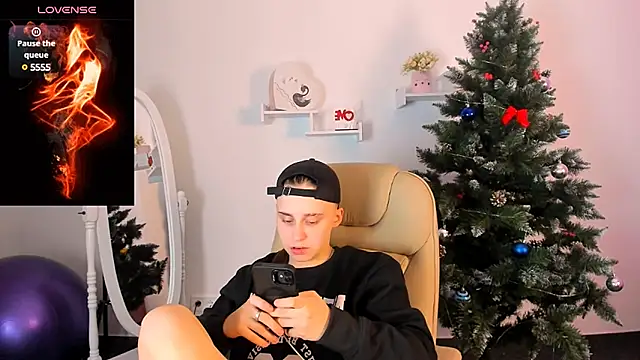 Dolly  Queen  online show from 17, 12, 2024