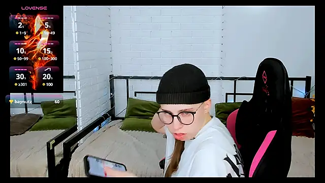 Dolly  Queen  online show from 24, 12, 2024