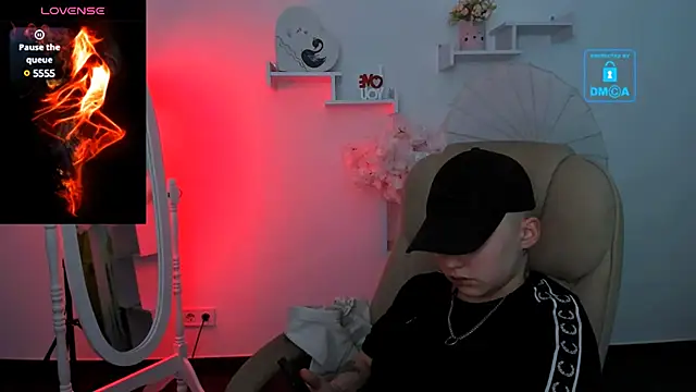 Dolly  Queen  online show from 23, 1, 2025