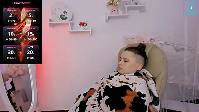 Dolly  Queen  online show from 31, 1, 2025