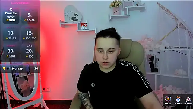 Dolly  Queen  online show from 28, 2, 2025