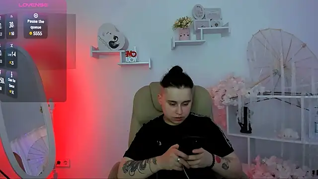 Dolly  Queen  online show from 7, 3, 2025