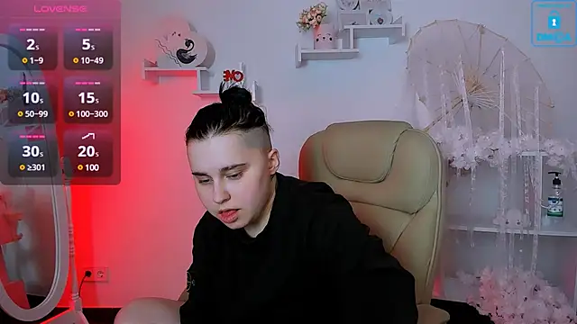 Dolly  Queen  online show from 18, 3, 2025