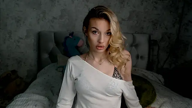 Ella Milla online show from 5, 6, 2026