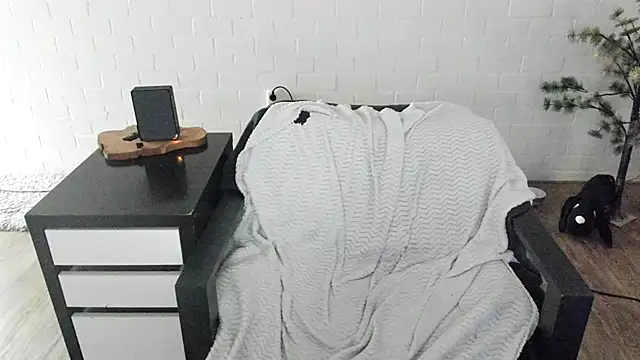 Snapshot of MendiPetite chatting on 16, 3, 2026 MendiPetite online show from 16, 3, 2026