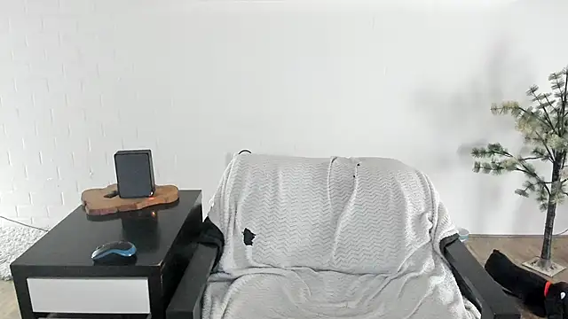 Snapshot of MendiPetite chatting on 17, 3, 2026 MendiPetite online show from 17, 3, 2026