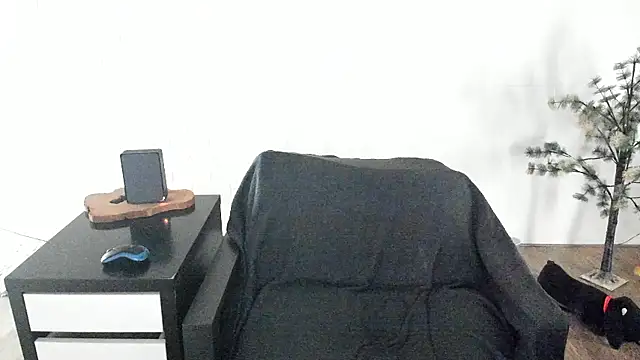 Snapshot of MendiPetite chatting on 18, 3, 2026 MendiPetite online show from 18, 3, 2026